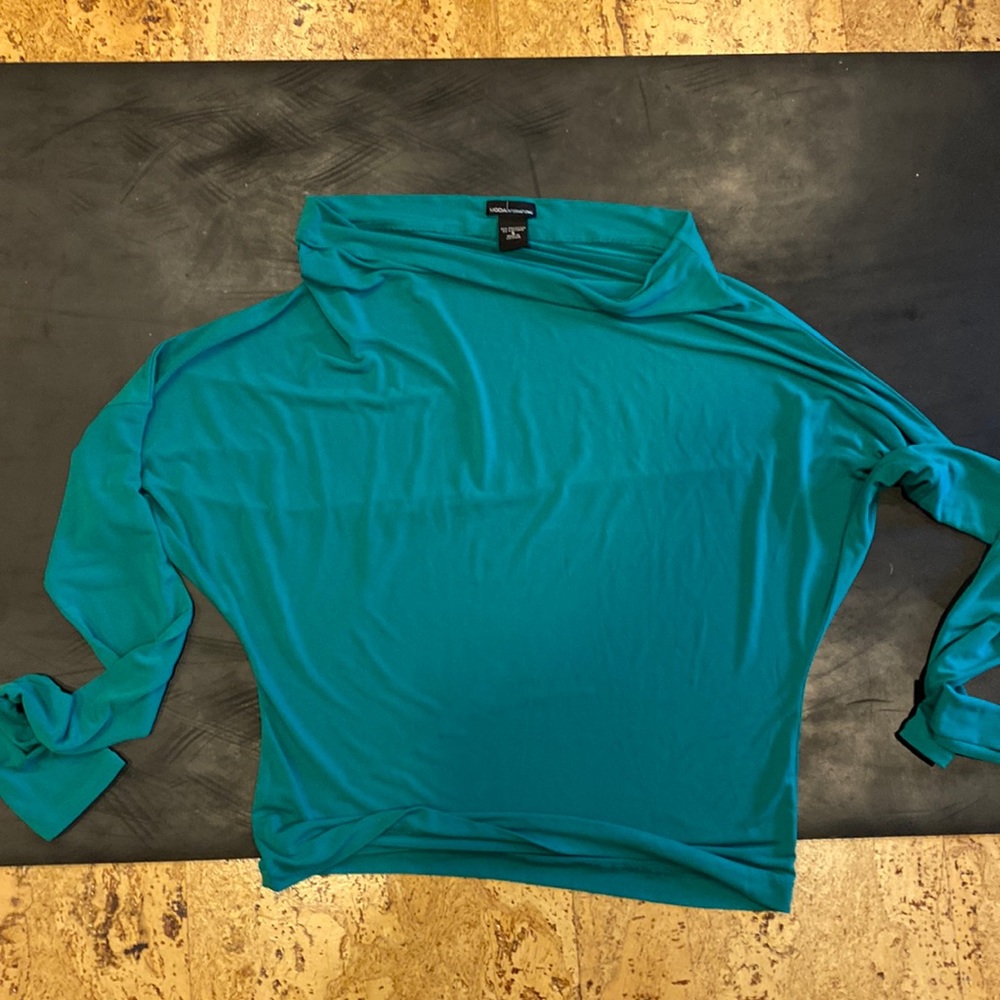 Multi-style green top. 5+ ways to wear!